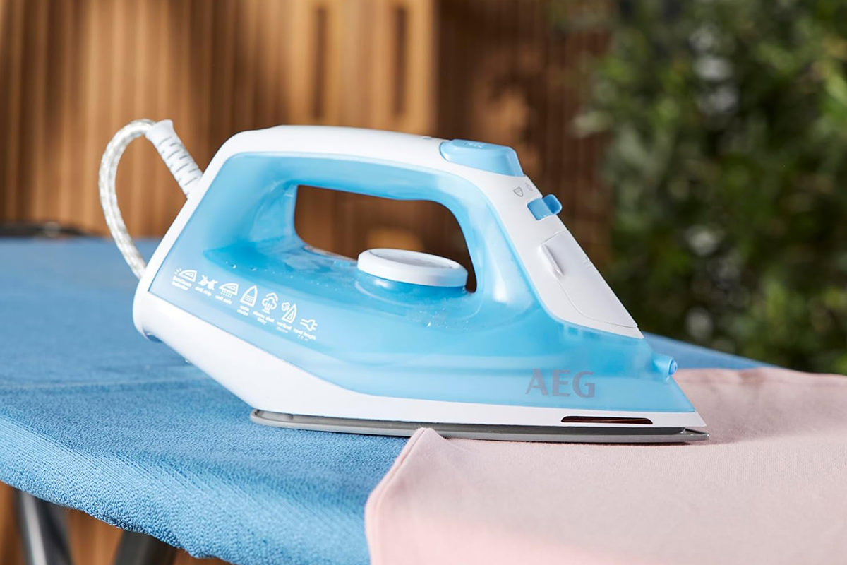 اتو بخار آاگ مدل DB-1730